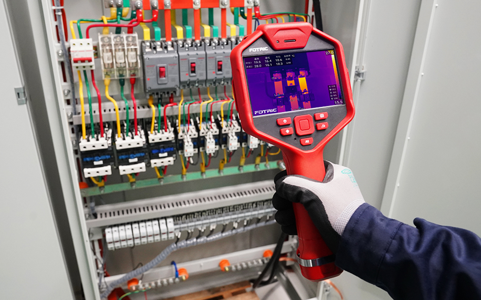 FOTRIC 340L热像仪检测配电柜
